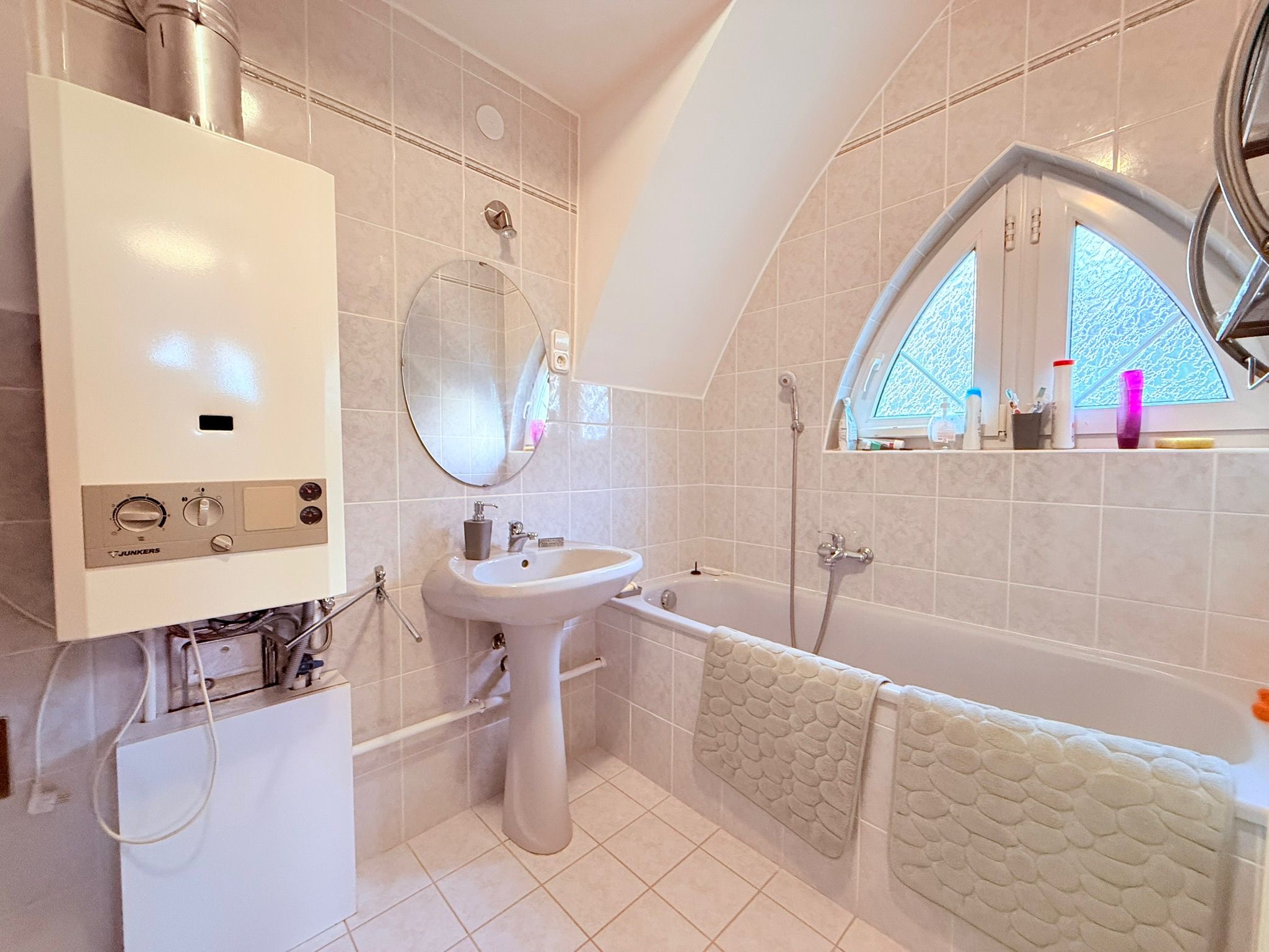 a6ec9061-c80d-4698-ad3e-263ee9446c10