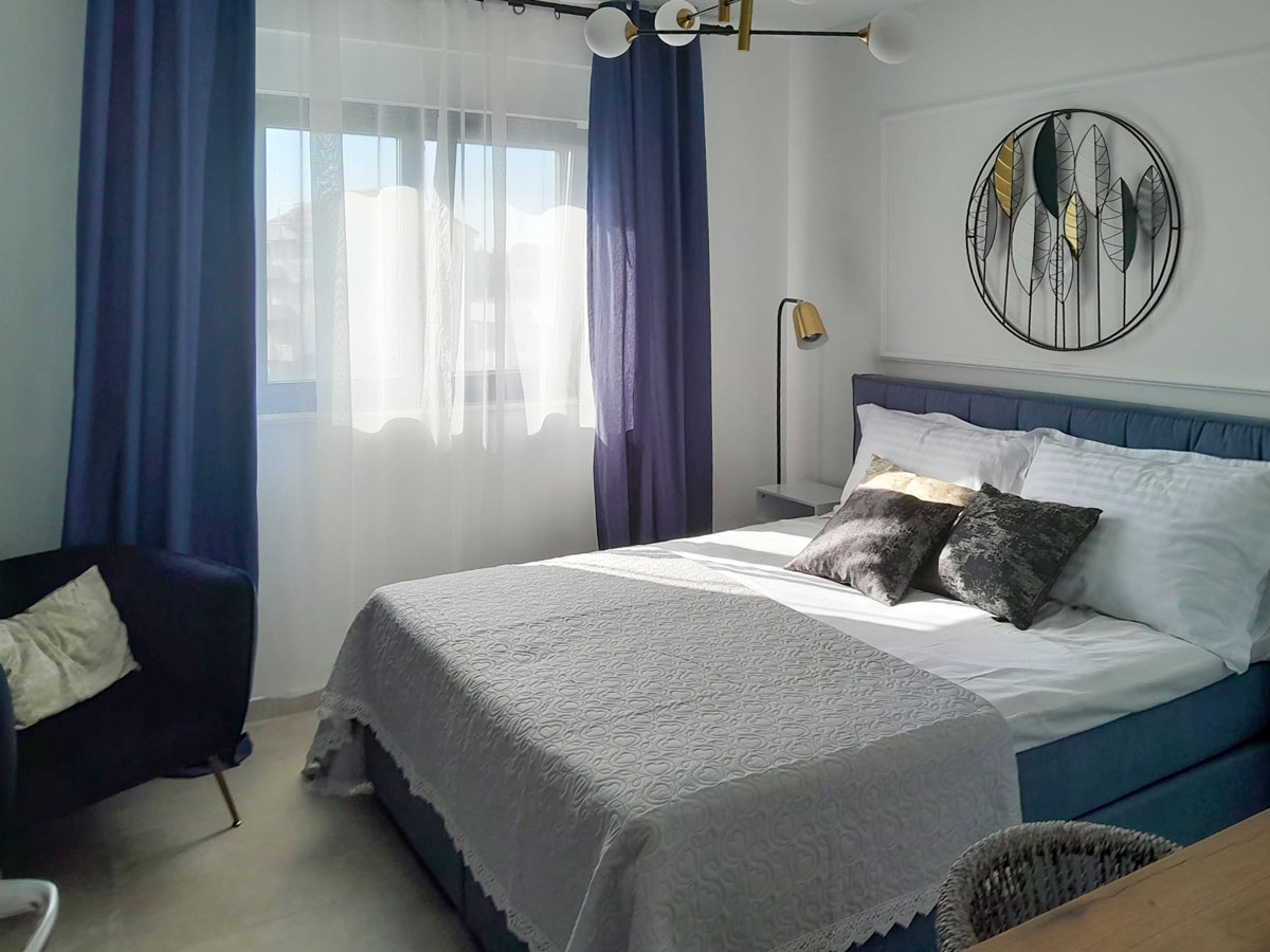 penthouse-s-krovnom-terasom-jacuzzijem-i-pogledom-na-more_11