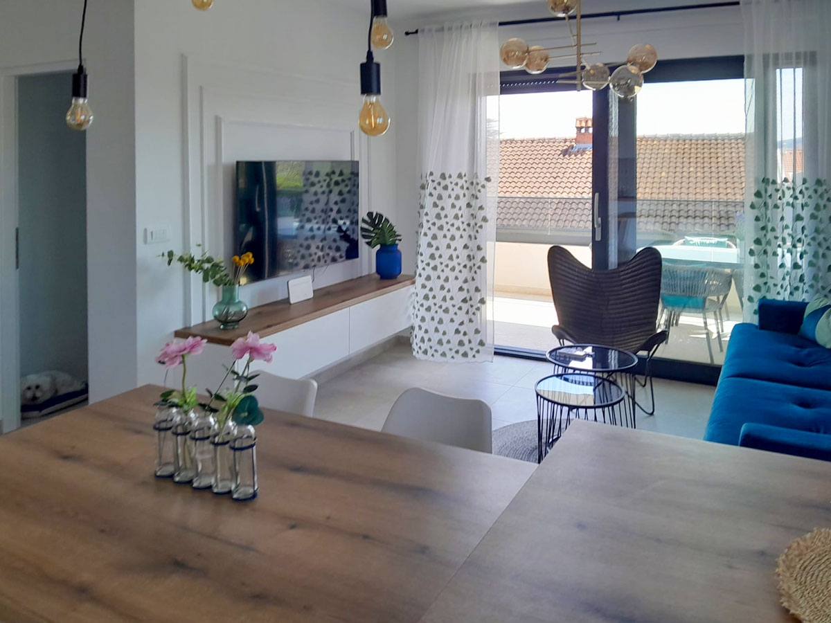 penthouse-s-krovnom-terasom-jacuzzijem-i-pogledom-na-more_12