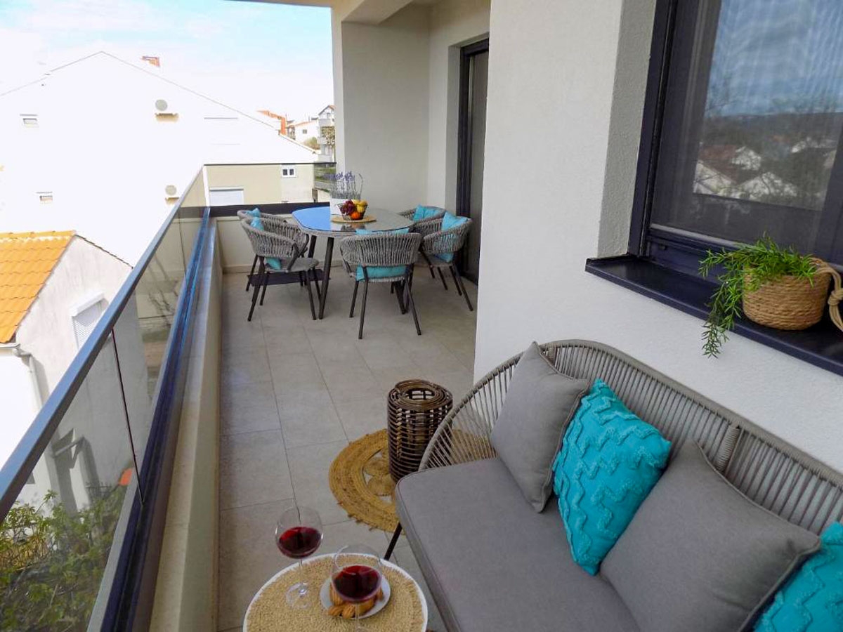 penthouse-s-krovnom-terasom-jacuzzijem-i-pogledom-na-more_9