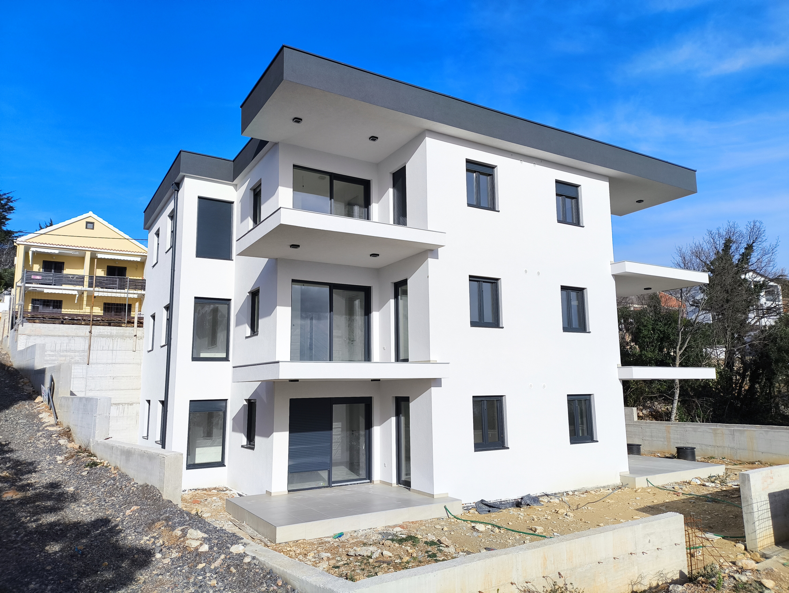 stan-u-novogradnji-u-neposrednoj-blizni-plaze_10