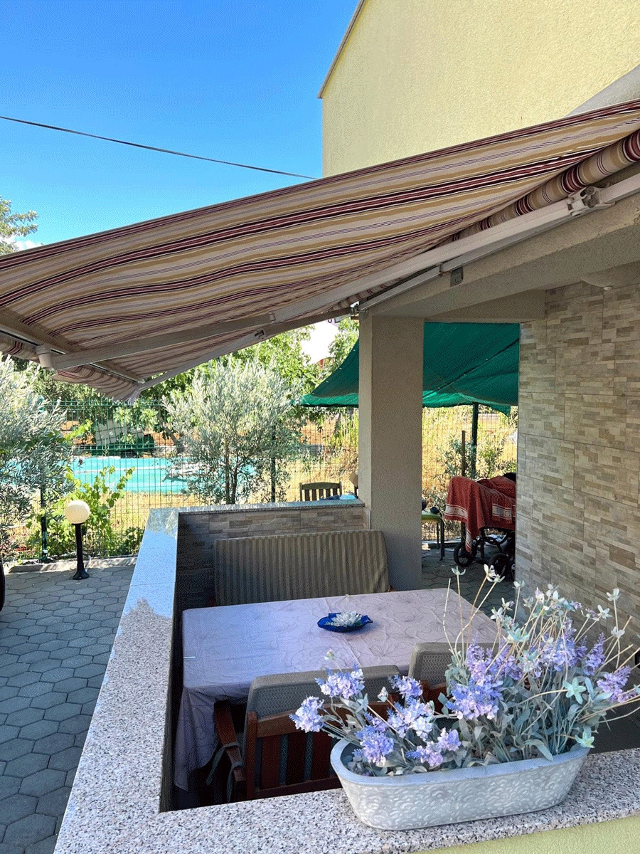 sukosan-trosoban-stan-s-dvoristem-130-m-od-plaze_11