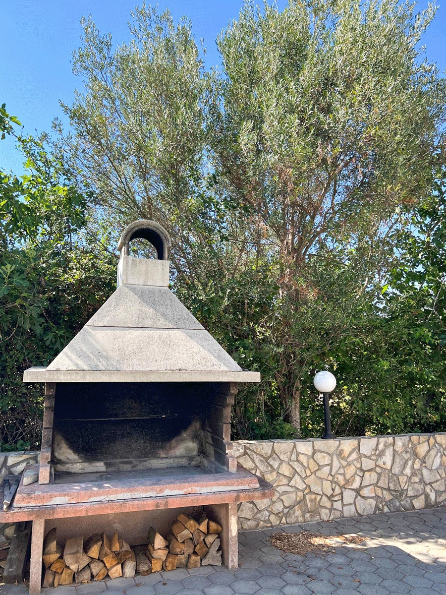 sukosan-trosoban-stan-s-dvoristem-130-m-od-plaze_16