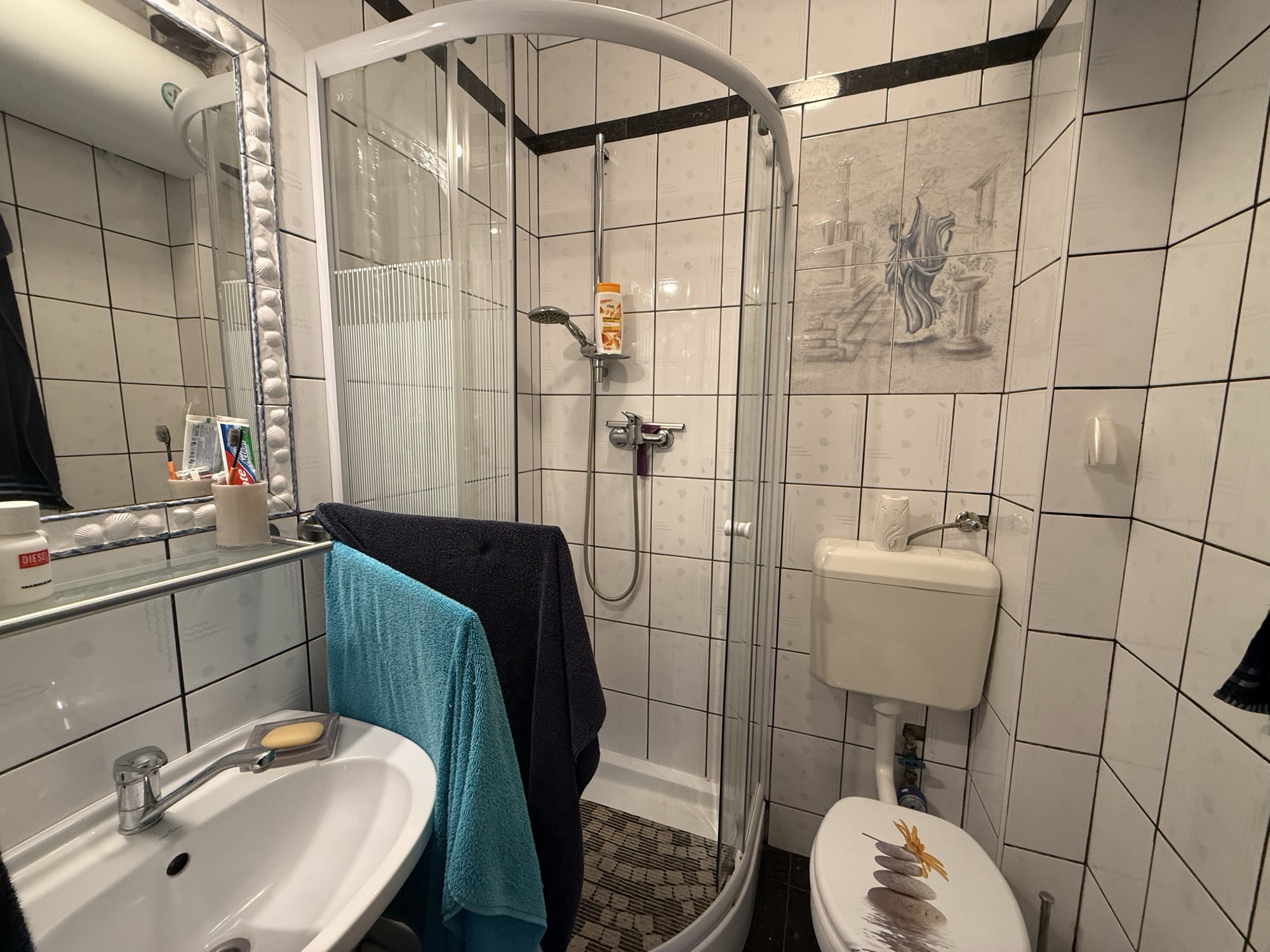Eladó lakás Fonyód – zuhanyzós fürdőszoba