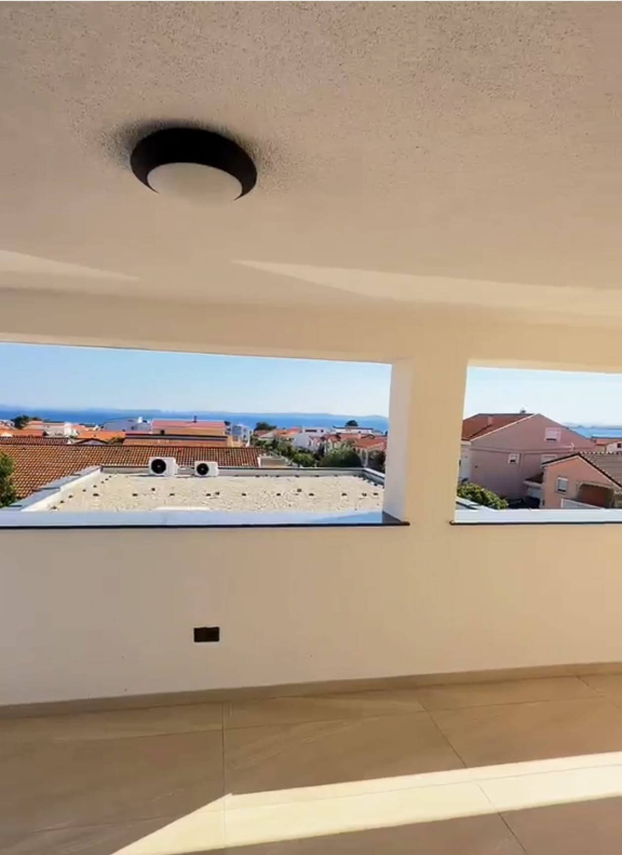 Új építésű lakások Vir szigetén – tetőterasz tengeri panorámával